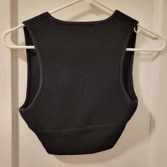 Babaton Black Ribbed V-Neck Crop Top - Picture 2 of 2